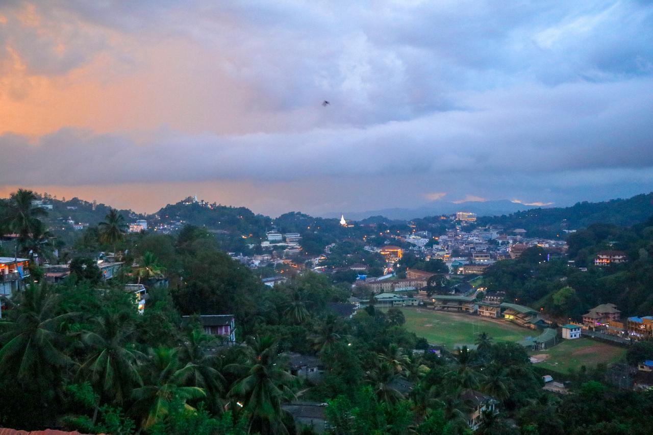 Mount Palace Bed & Breakfast Kandy Exterior photo